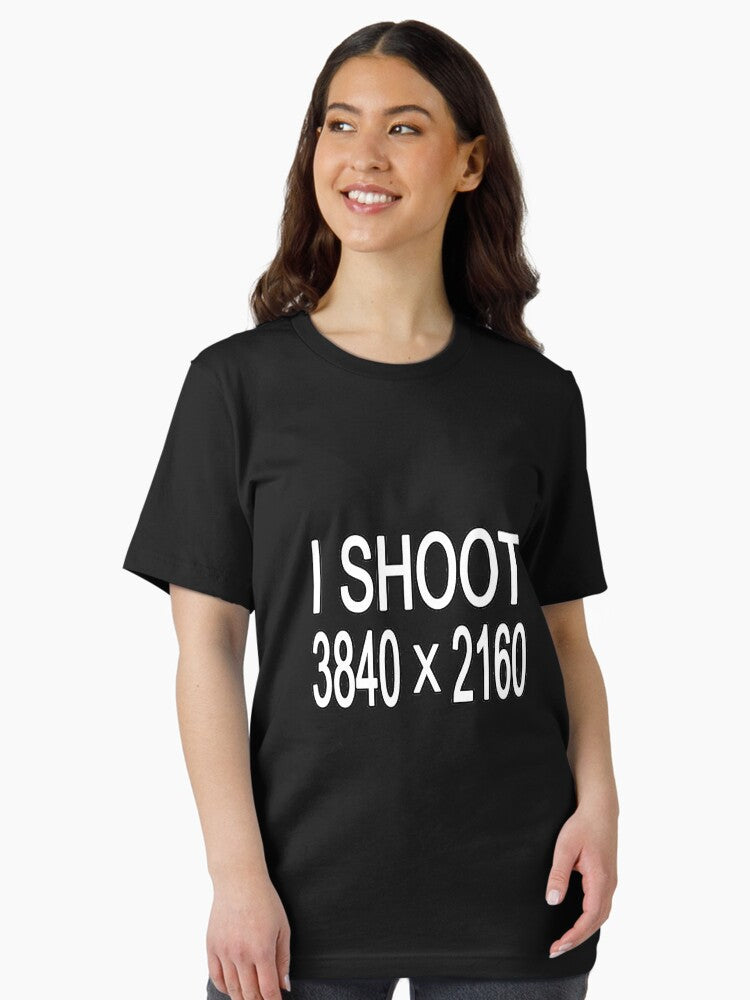 I Shoot 3840 X 2160 Shirt Essential T-Shirt